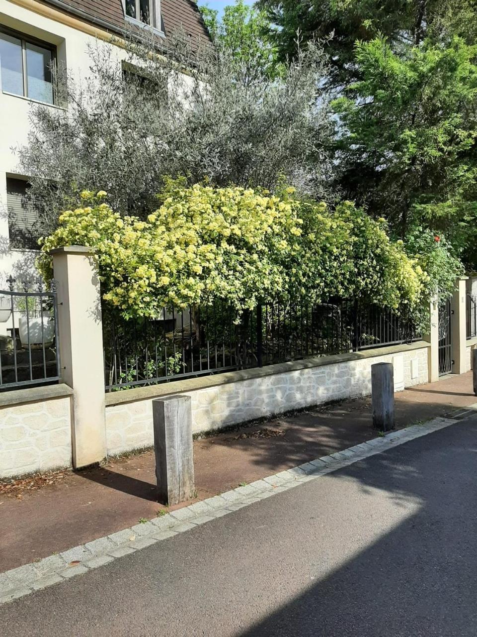 Sejour A La Chataigneraie Rueil-Malmaison Extérieur photo
